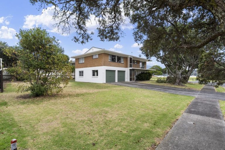 Photo of property in 91a Kiwi Esplanade, Mangere Bridge, Auckland, 2022