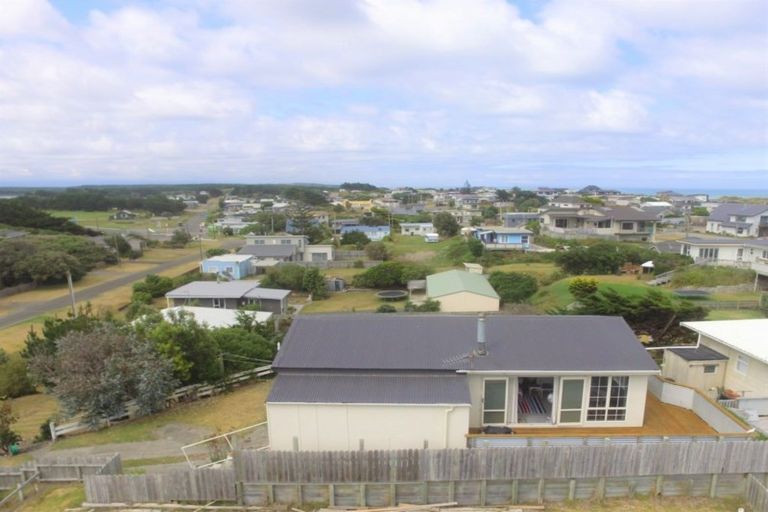 Photo of property in 10 Brown Terrace, Foxton Beach, Foxton, 4815