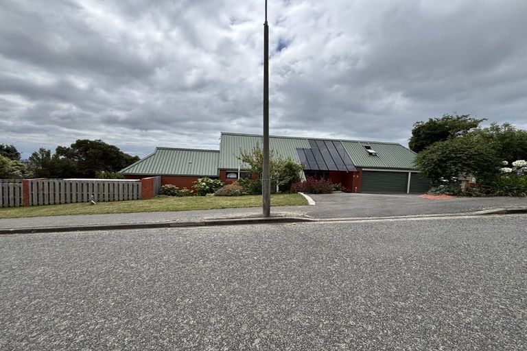Photo of property in 5 Drayton Drive, Mount Pleasant, Christchurch, 8081