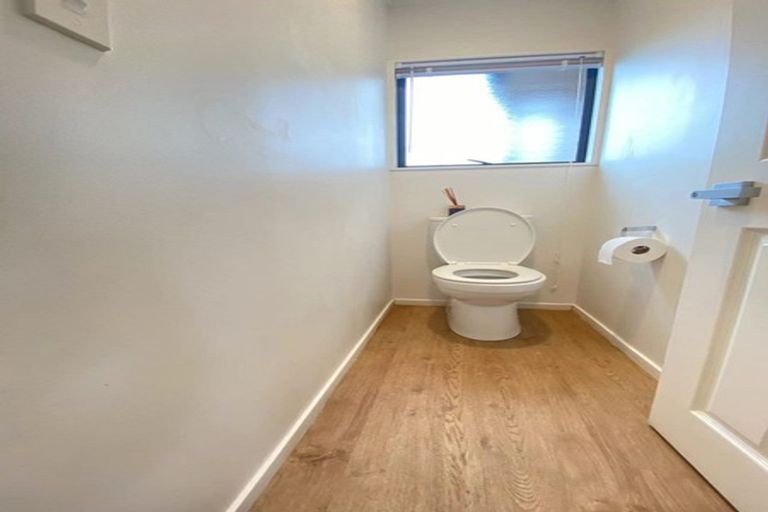 Photo of property in 2/73 Bond Crescent, Forrest Hill, Auckland, 0620