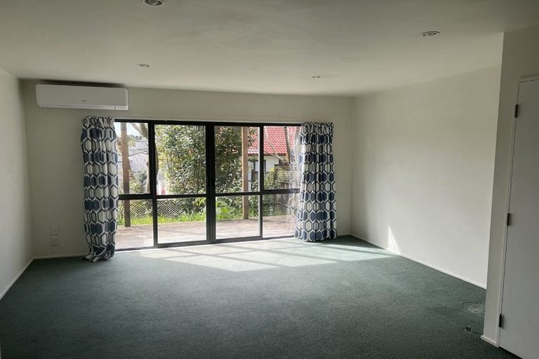 Photo of property in 11/44 Fields Parade, Oteha, Auckland, 0632