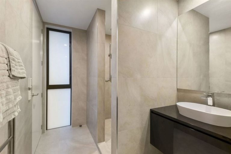 Photo of property in 64 Clyde Road, Ilam, Christchurch, 8041