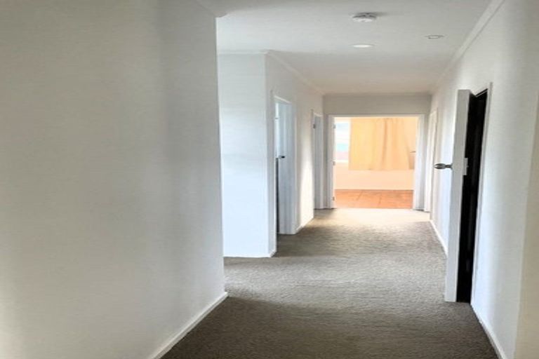 Photo of property in 27 Universal Drive, Henderson, Auckland, 0610