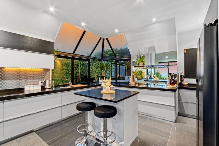 Photo of property in 18 Harry Ell Drive, Cashmere, Christchurch, 8022