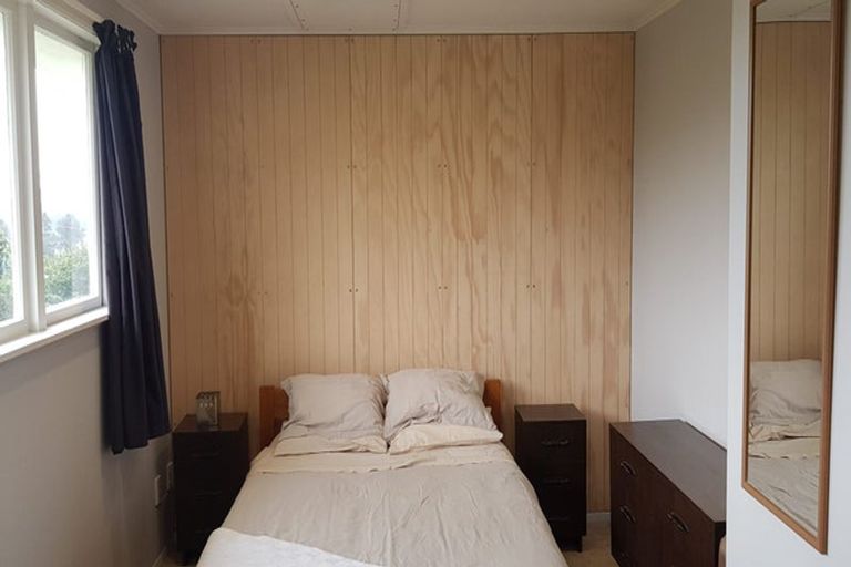 Photo of property in 20-22 Sievers Grove, Cannons Creek, Porirua, 5024