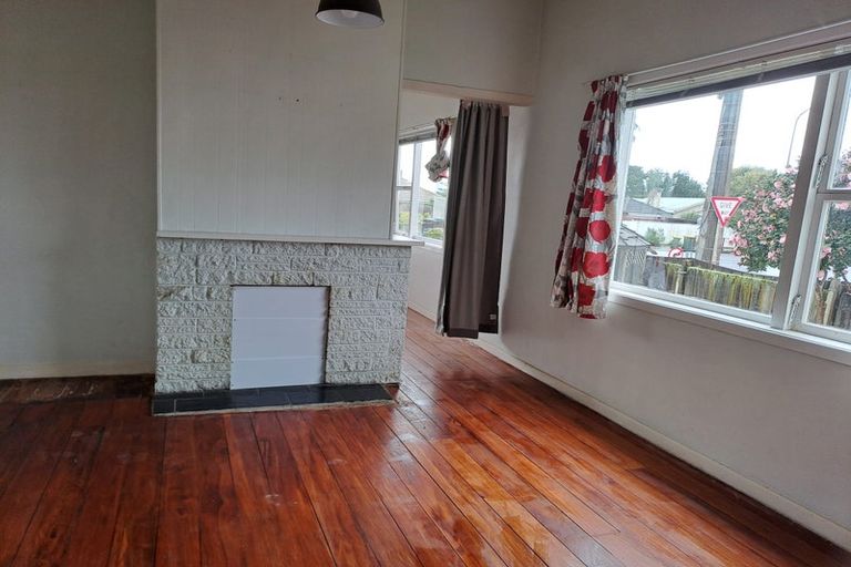 Photo of property in 26 Onewa Road, Northcote Point, Auckland, 0627