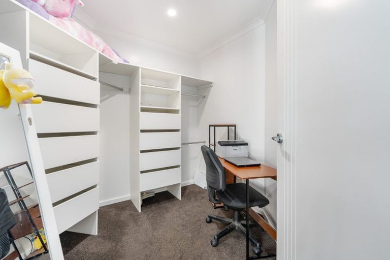 Photo of property in 1 Vaucluse Heights, Fitzherbert, Palmerston North, 4410