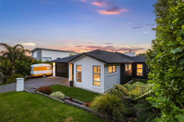 Photo of property in 36 Boocock Crescent, Orewa, 0931