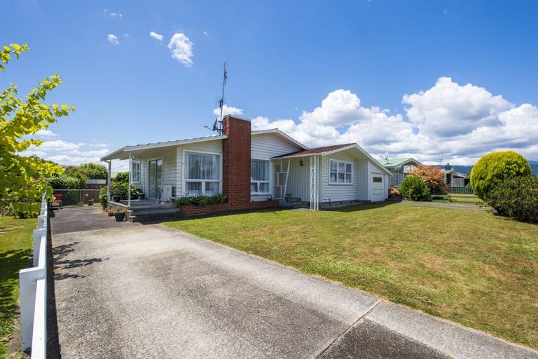 Photo of property in 17 Marlborough Street, Levin, 5510