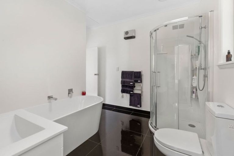 Photo of property in 16 Avon Street, Waterloo, Lower Hutt, 5011