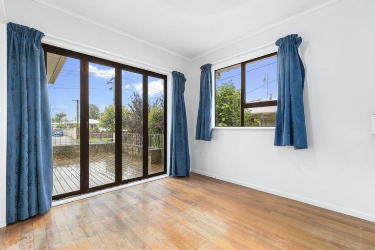 Photo of property in 6 Coles Place, Manurewa, Auckland, 2102