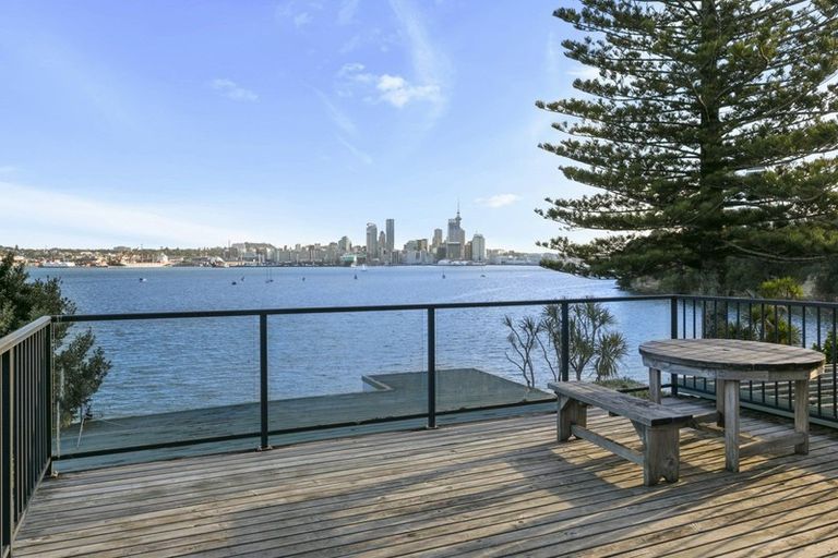 Photo of property in 5 Stanley Point Road, Stanley Point, Auckland, 0624