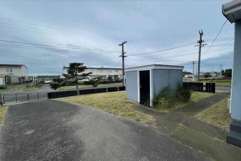 Photo of property in 2 Tiki Street, Castlecliff, Whanganui, 4501