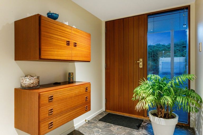 Photo of property in 5 Christina Grove, Normandale, Lower Hutt, 5010