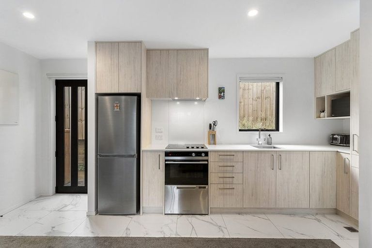 Photo of property in 52e Vodanovich Road, Te Atatu South, Auckland, 0610