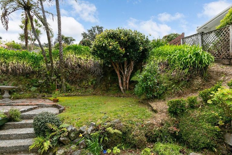 Photo of property in 27 David Crescent, Karori, Wellington, 6012