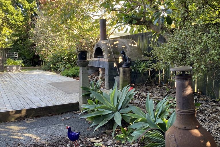 Photo of property in 16 Quincey Place, Massey, Auckland, 0614