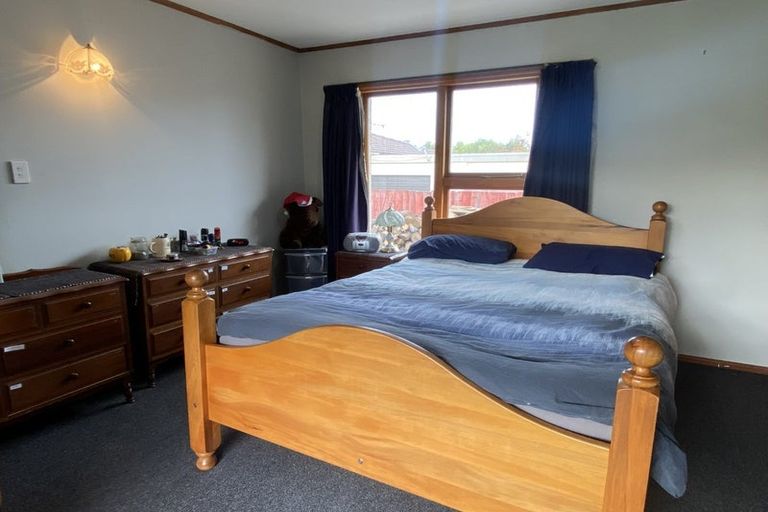 Photo of property in 70 Winters Road, Redwood, Christchurch, 8051