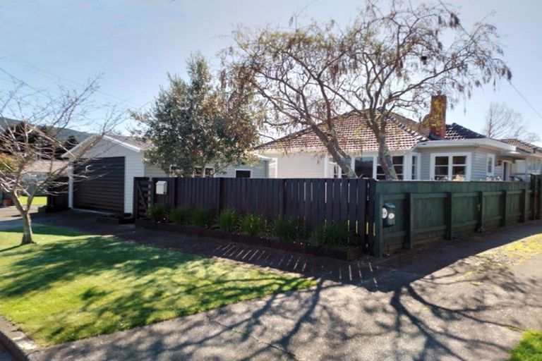 Photo of property in 6 Coates Grove, Silverstream, Upper Hutt, 5019