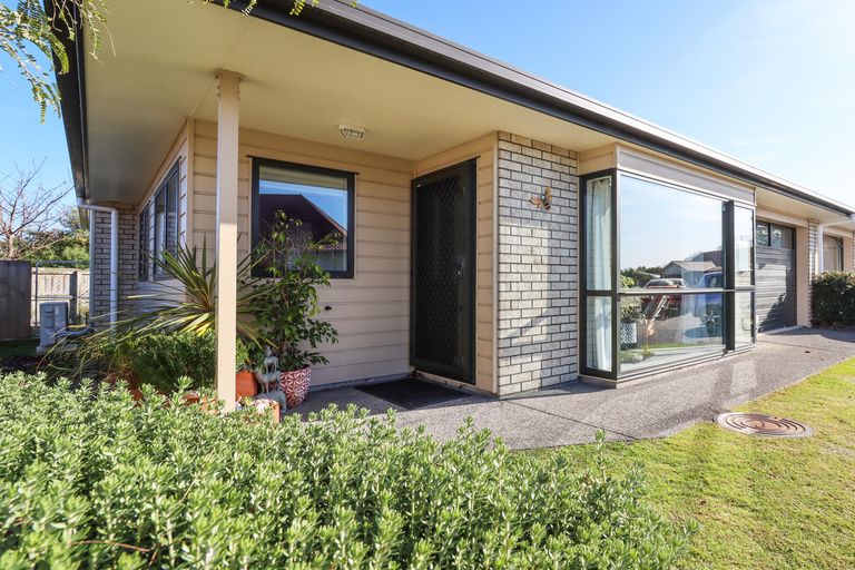 Photo of property in Villa Estate, 60/55 Armstrong Avenue, Carterton, 5713