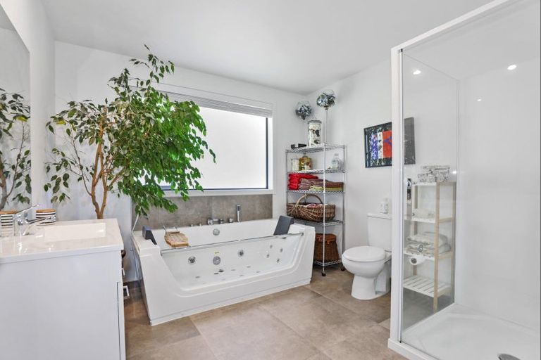 Photo of property in 16 Karaka Place, Kinloch, Taupo, 3377