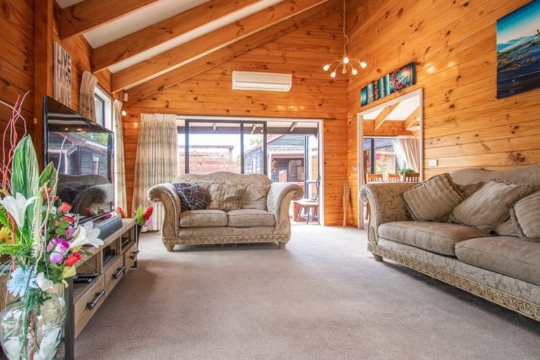 Photo of property in 18 Wood Leigh, Paraparaumu Beach, Paraparaumu, 5032