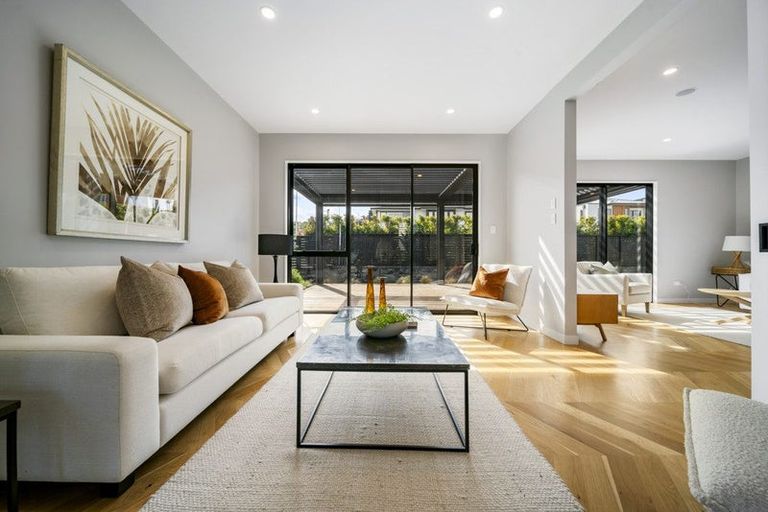 Photo of property in 2 Hanikura Street, Long Bay, Auckland, 0630