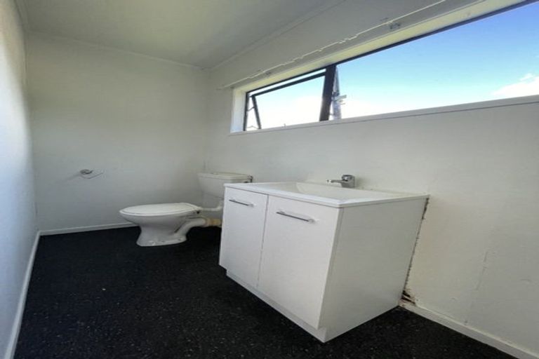 Photo of property in 4 Mon Desir Place, Manurewa, Auckland, 2102