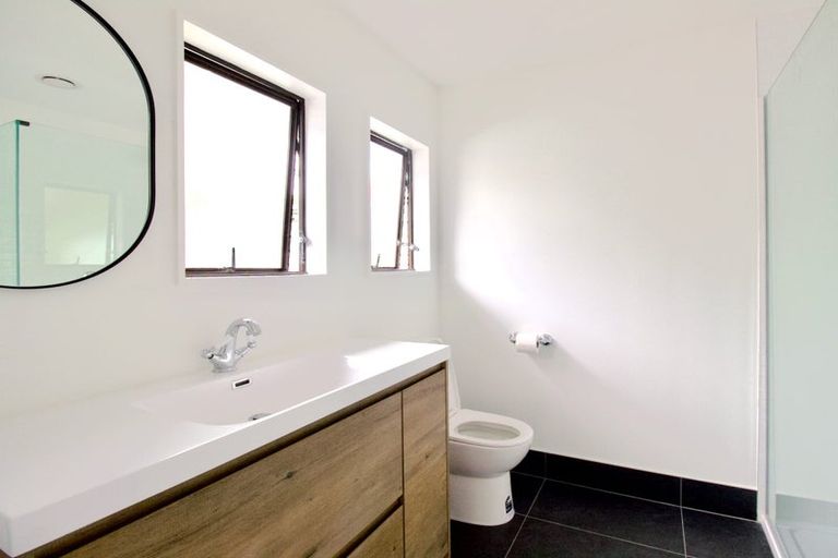 Photo of property in 3/708 Swanson Road, Swanson, Auckland, 0612