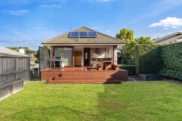 Photo of property in 18 Wairoa Road, Narrow Neck, Auckland, 0624