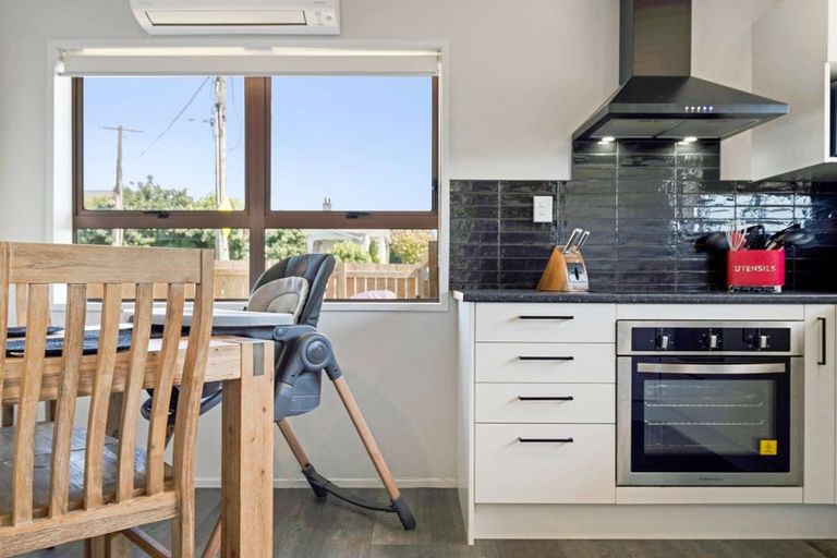 Photo of property in 112a Queen Street, Waiuku, 2123