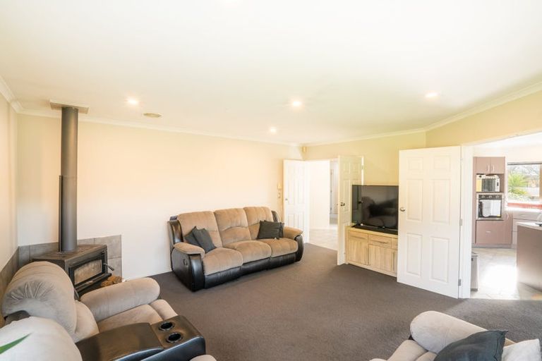 Photo of property in 10 Fernlea Avenue, Kelvin Grove, Palmerston North, 4414