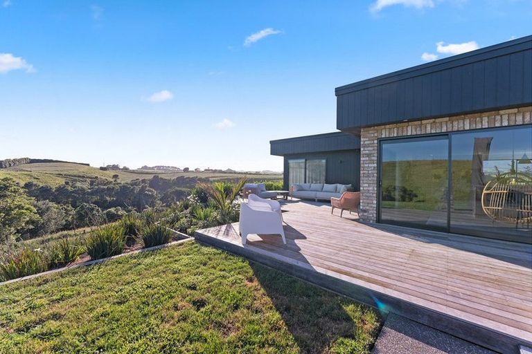 Photo of property in Tapuae, 26 Washer Road, Omata, New Plymouth, 4374