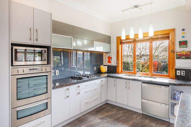 Photo of property in 21 Manapouri Crescent, Hokowhitu, Palmerston North, 4410