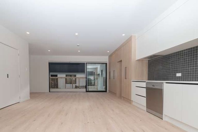 Photo of property in 2/56 Salisbury Road, Birkdale, Auckland, 0626