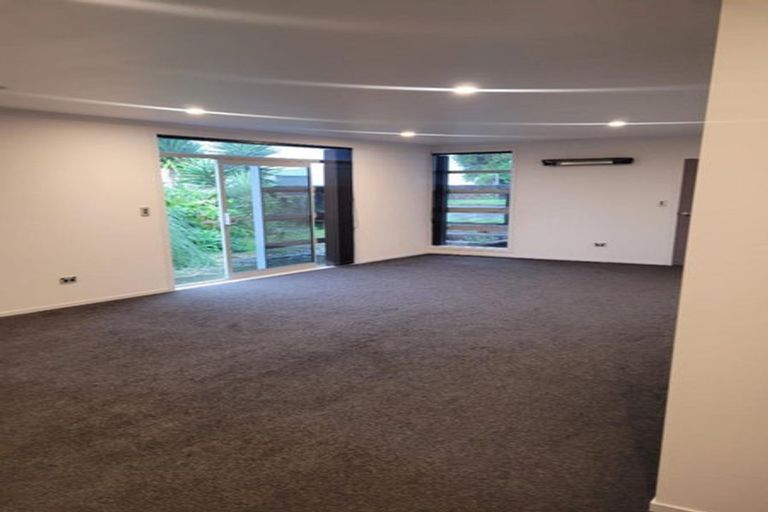 Photo of property in 32 Pioneer Road, Moturoa, New Plymouth, 4310