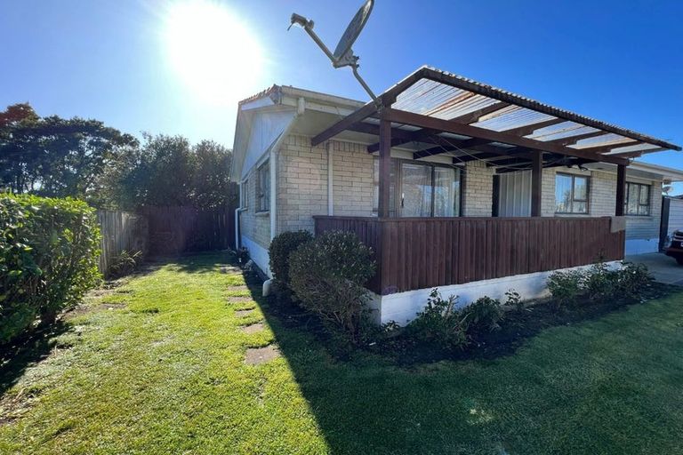 Photo of property in 2/36 Pukeroa Place, Papakura, 2110
