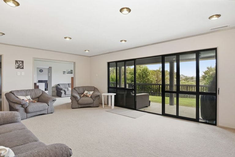Photo of property in 2/18 Sailmaker Close, Whitby, Porirua, 5024