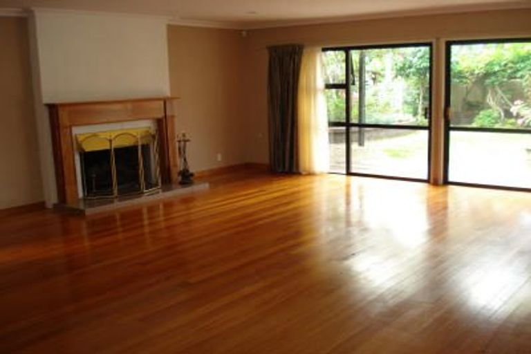 Photo of property in 25 Ravenstone Place, Chatswood, Auckland, 0626