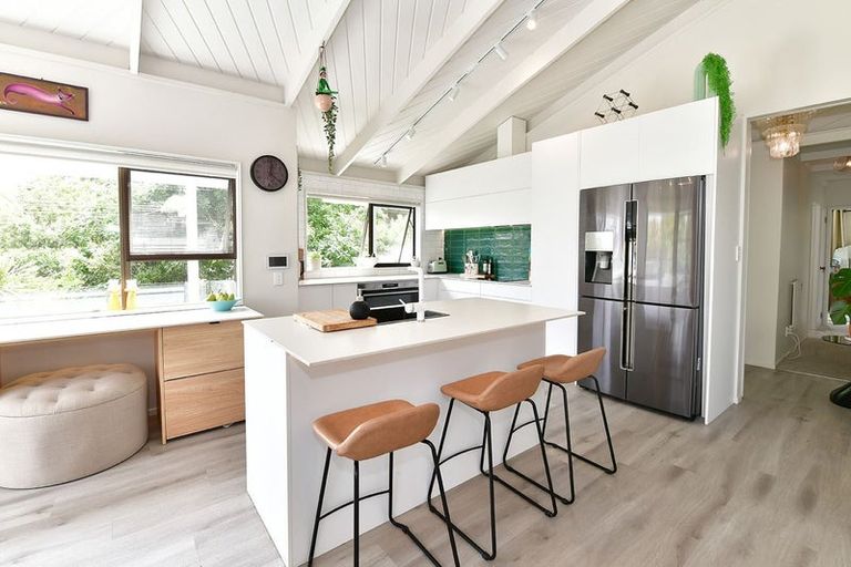 Photo of property in 3 Albert Hall Drive, Red Beach, 0932