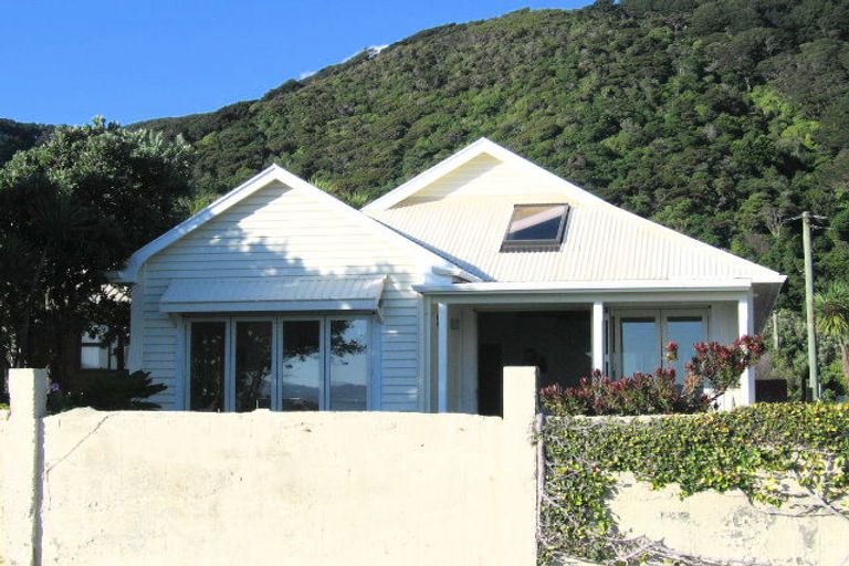 Photo of property in 32 Miro Street, Eastbourne, Lower Hutt, 5013
