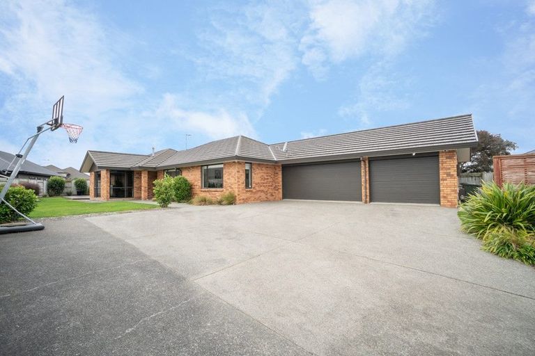 Photo of property in 4 Manhattan Court, Kelvin Grove, Palmerston North, 4414