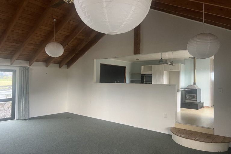 Photo of property in 103 Waikawa Beach Road, Manakau, Levin, 5573