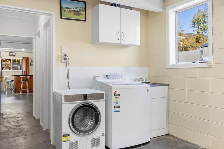 Photo of property in 296 Waikawa Road, Waikawa, Picton, 7220