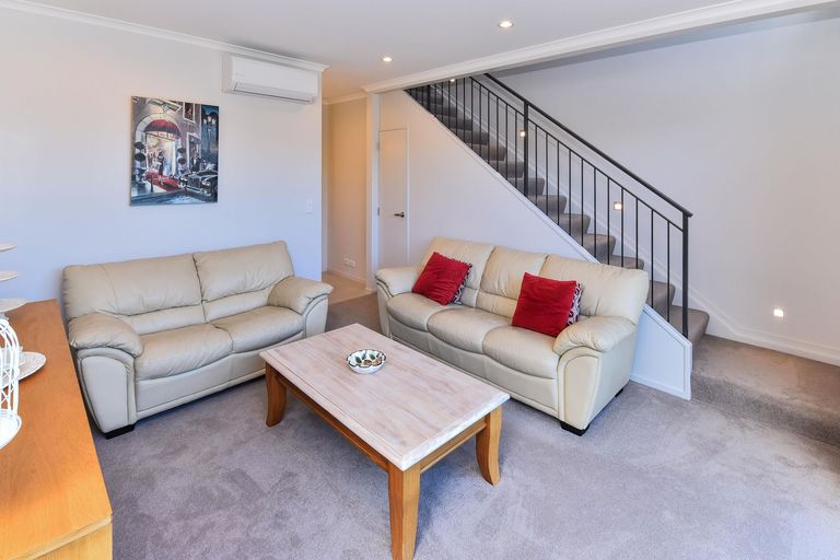 Photo of property in 17 Costa Viva Crescent, Karaka, Papakura, 2113