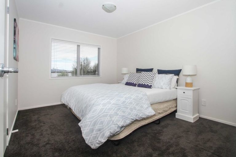 Photo of property in 29a Sylvan Crescent, Te Atatu South, Auckland, 0610