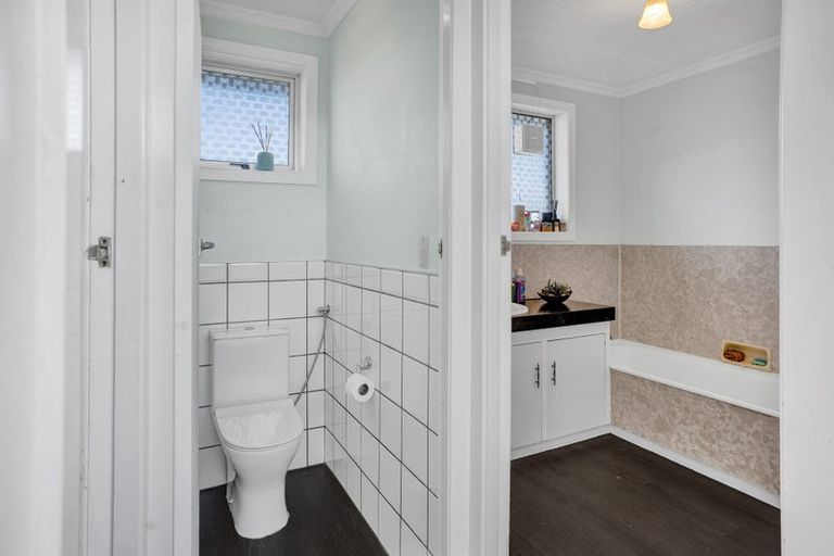 Photo of property in 6 Kowhai Street, Inglewood, 4330