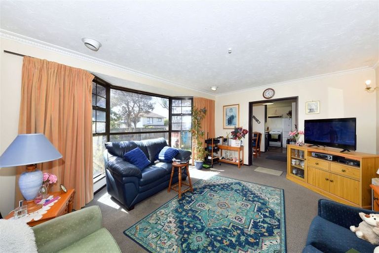 Photo of property in 1/37 Karnak Crescent, Russley, Christchurch, 8042