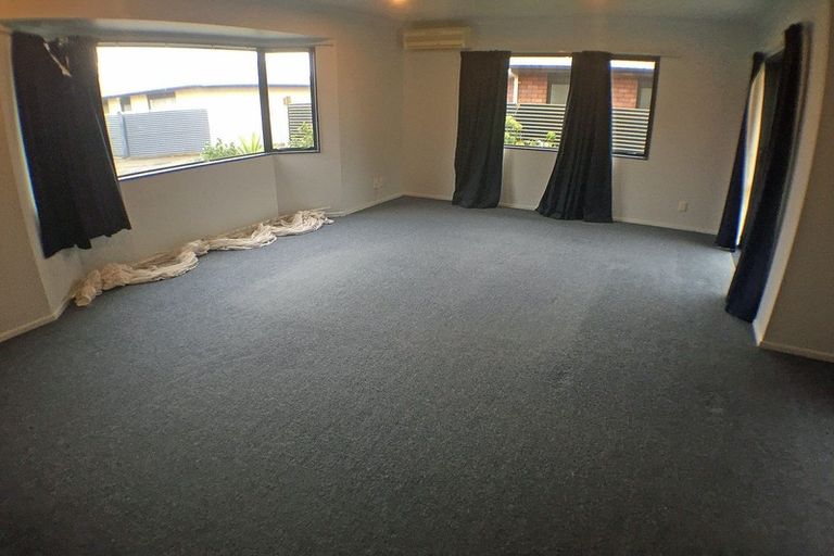 Photo of property in 8a Battersea Place, Roslyn, Palmerston North, 4414