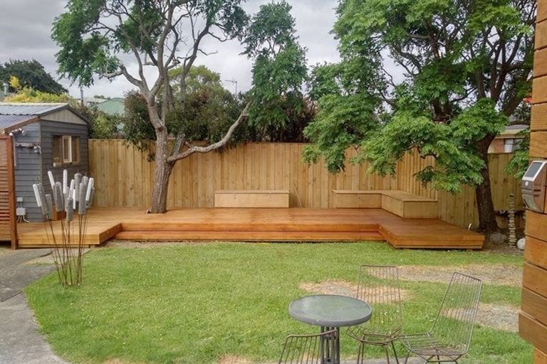 Photo of property in 28 Coles Crescent, Papakura, 2110